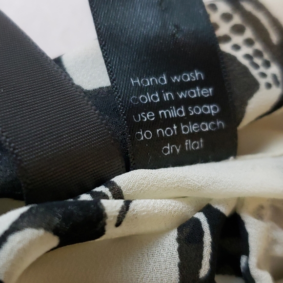 💀Fun and Flirt💀 Sleeveless Skull Blouse - Picture 5 of 5